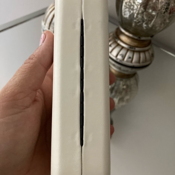 Marc Jacobs case - Picture 7 of 7